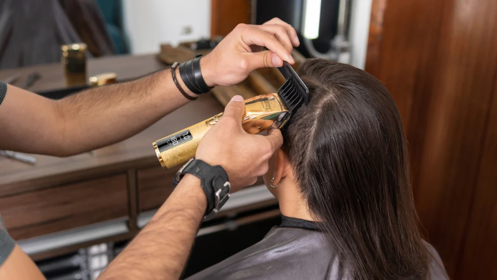 Camry Gold Premium Metallic Hair Clipper with LCD- CR 2835 - Image 4